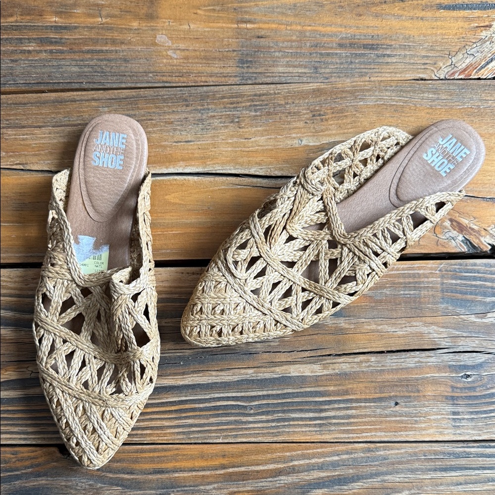 JANE AND THE SHOE Tan Woven Mules size 8.5